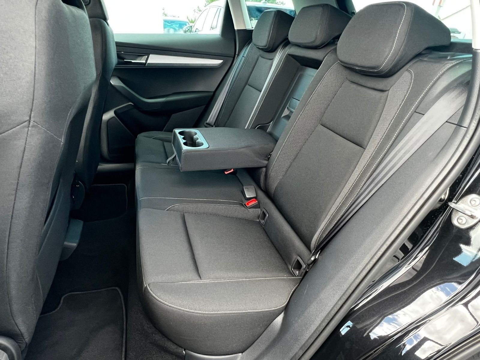 Fahrzeugabbildung SKODA Karoq 1.5 TSI DSG*RFK*SideAss*eHeck