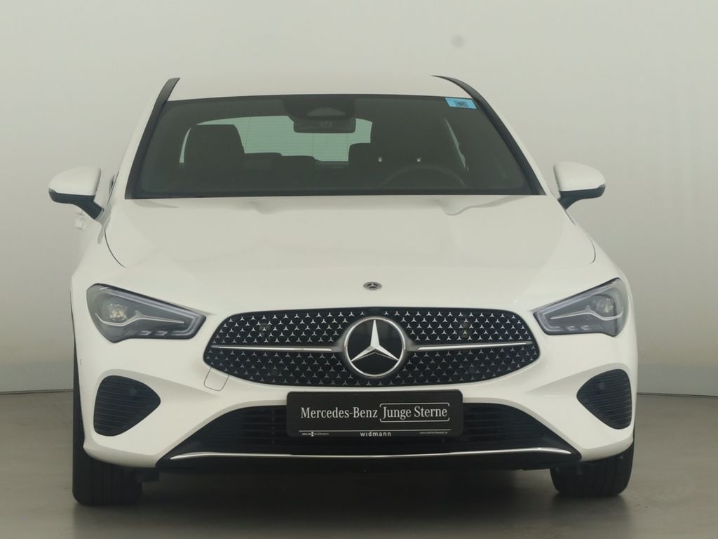 Mercedes-Benz CLA 180 Shooting Brake — fotografia 3