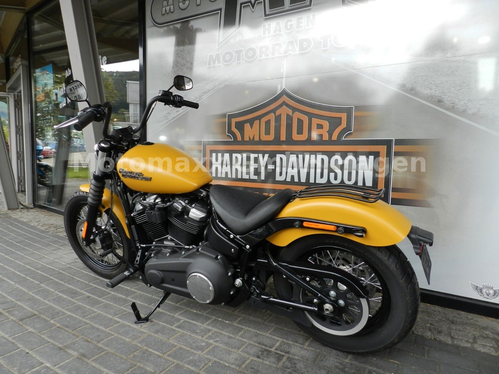 Fahrzeugabbildung Harley-Davidson Street Bob 107 MJ19 mit Speichen-Felgen!!!