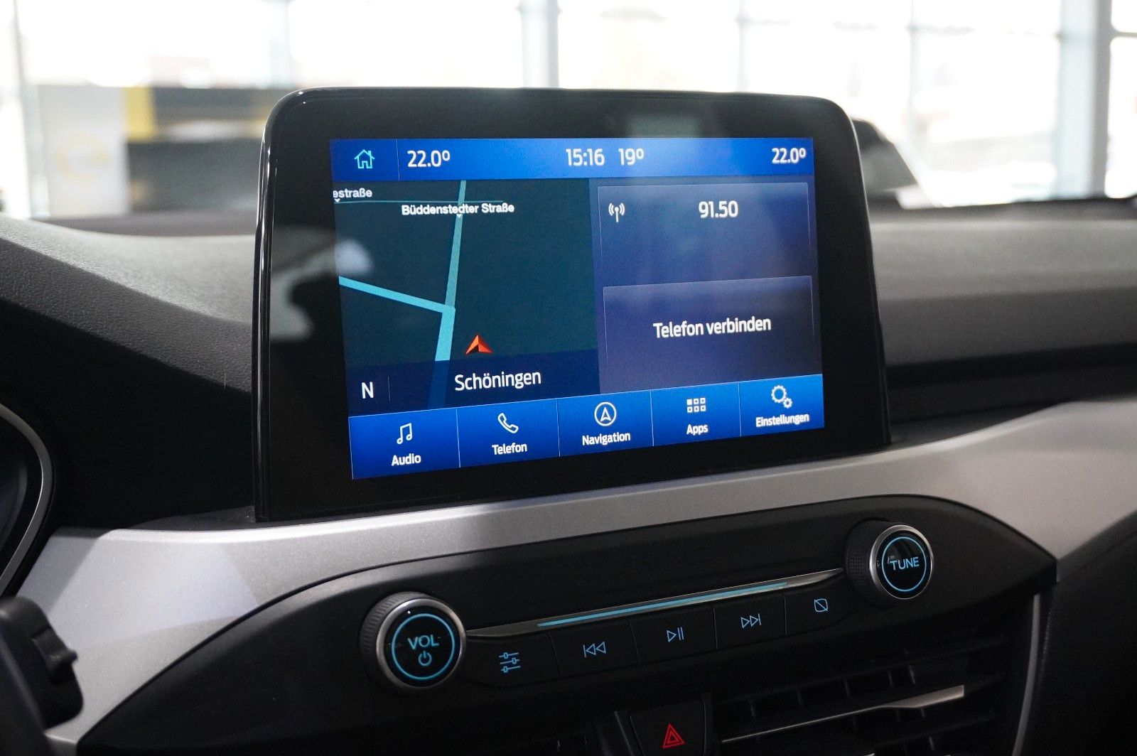 Fahrzeugabbildung Ford Focus Lim. 1.0 COOL & CONN. NAVI/LED/SPORT/SHZ