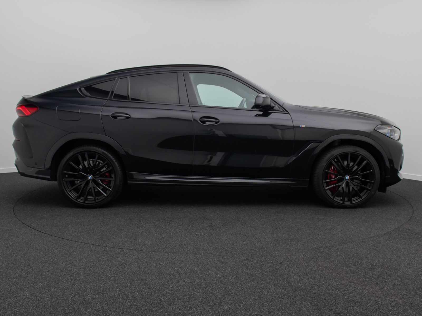 Fahrzeugabbildung BMW X6 M50i 360&deg;Laser DAB H/K Panoram Individual 22"