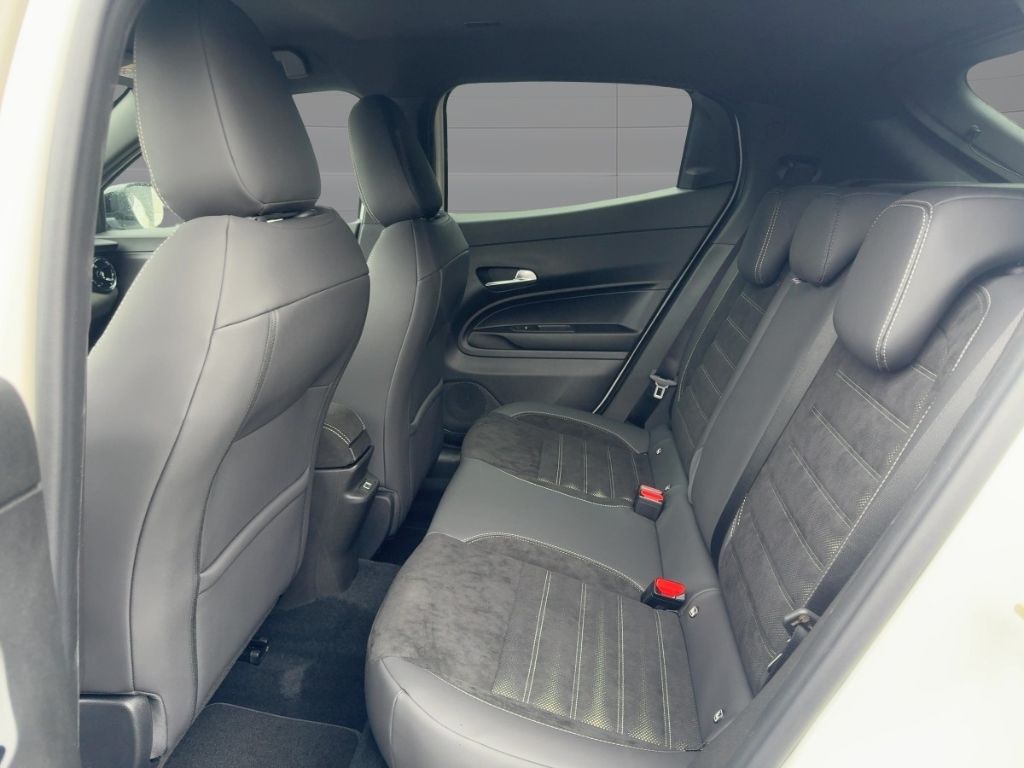 Fahrzeugabbildung Alfa Romeo Junior Sport Speciale Ibrida NAVI WINTER MATRIX
