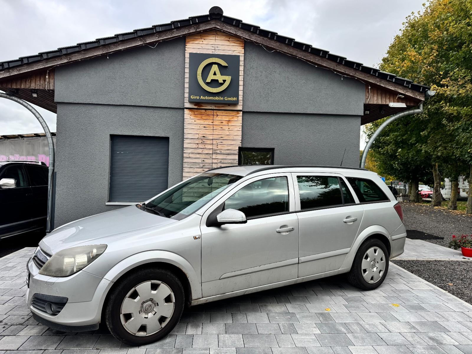 Opel Astra 2006 — вигляд ззаду