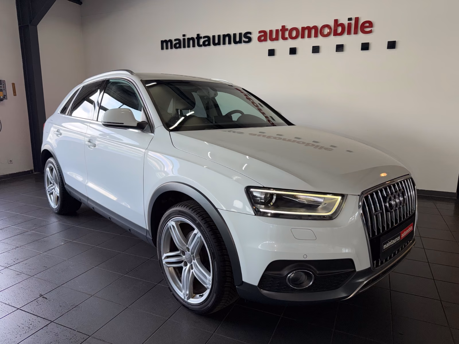 Audi Q3 2.0 TFSI quattro *XENON | PDC | NAVI | LED*