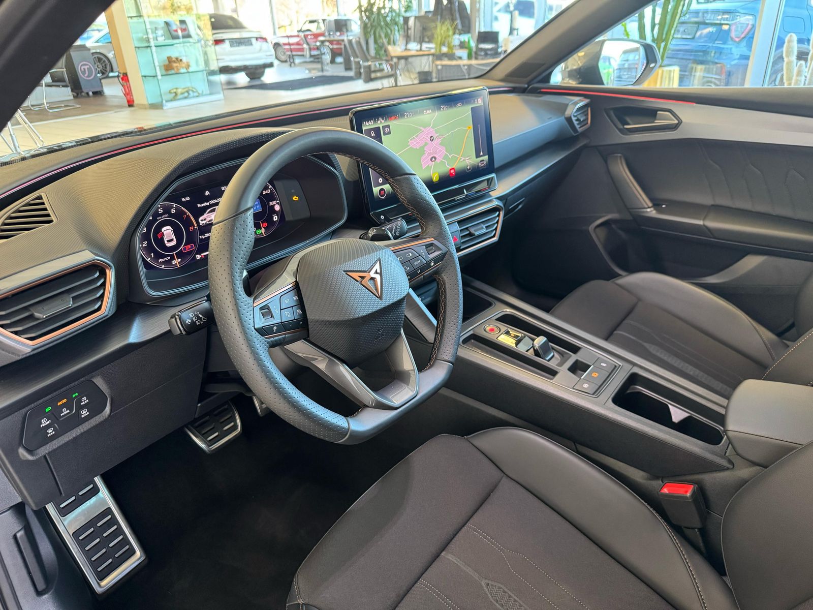 Fahrzeugabbildung CUPRA Leon VZ 2.0 TSI Pano Assist-XL Matrix Full-Link