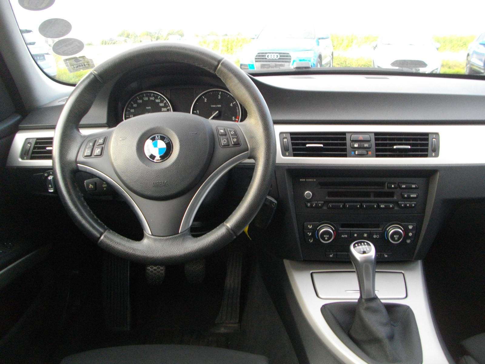 BMW 320 2009 — photo 20