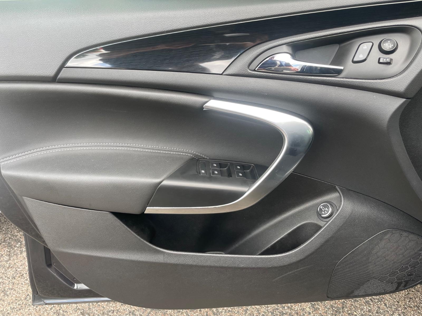 Opel Insignia 2014 — photo 18