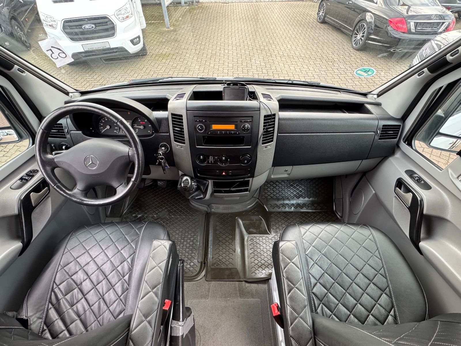 Vehicle image Mercedes-Benz SPRINTER 313 ELBE BOOTS MANUFACTURE