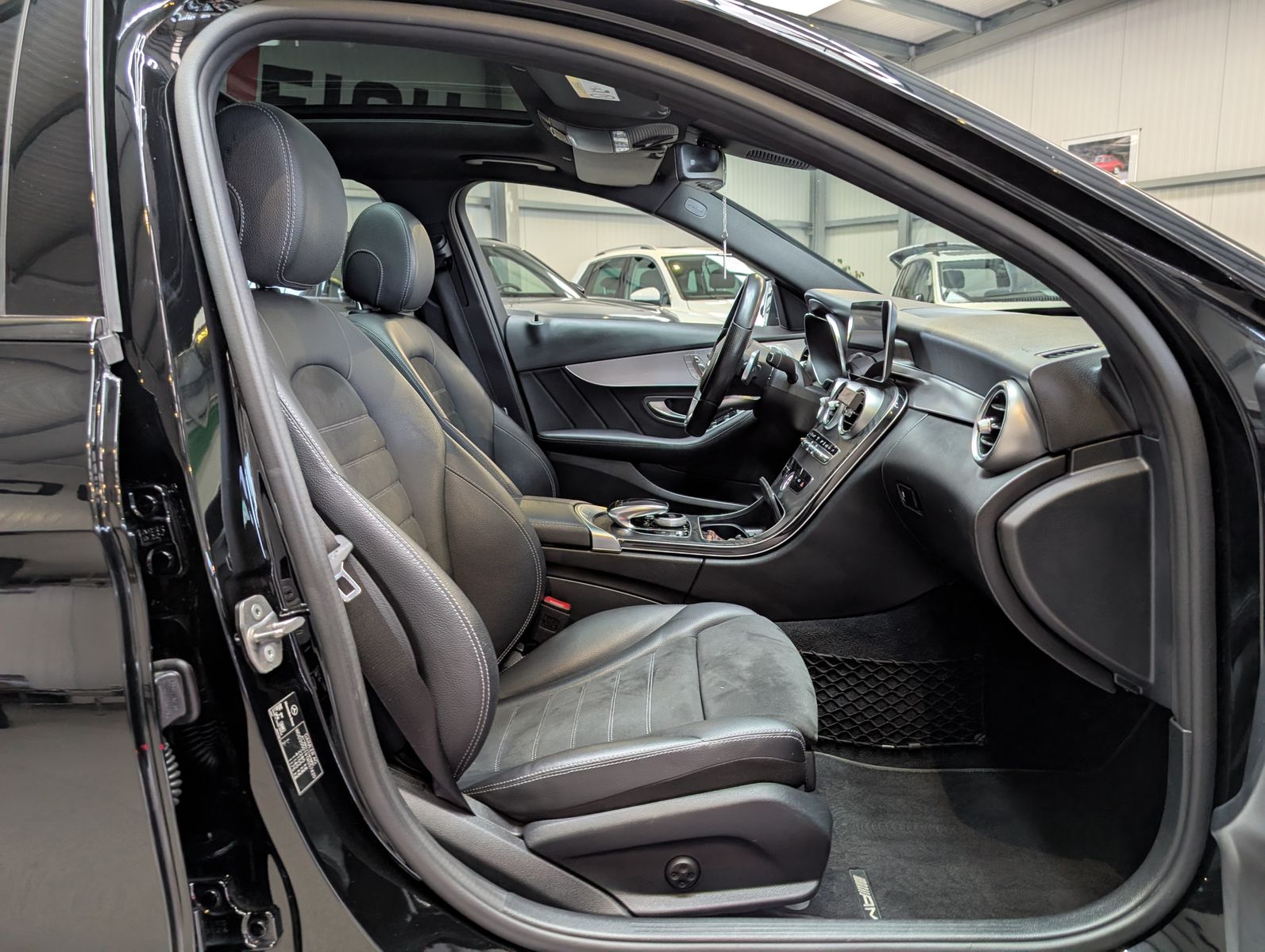 Fahrzeugabbildung Mercedes-Benz C 300 d 4M AMG-Line ACC Multibeam 360° Pano Voll