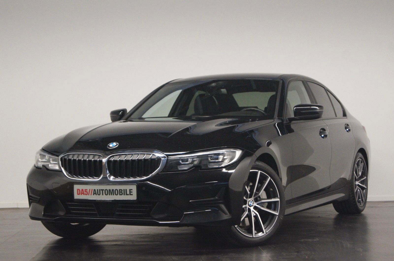 BMW Limousine 330 i Advantage|LED|LIVE|AMBI|18"