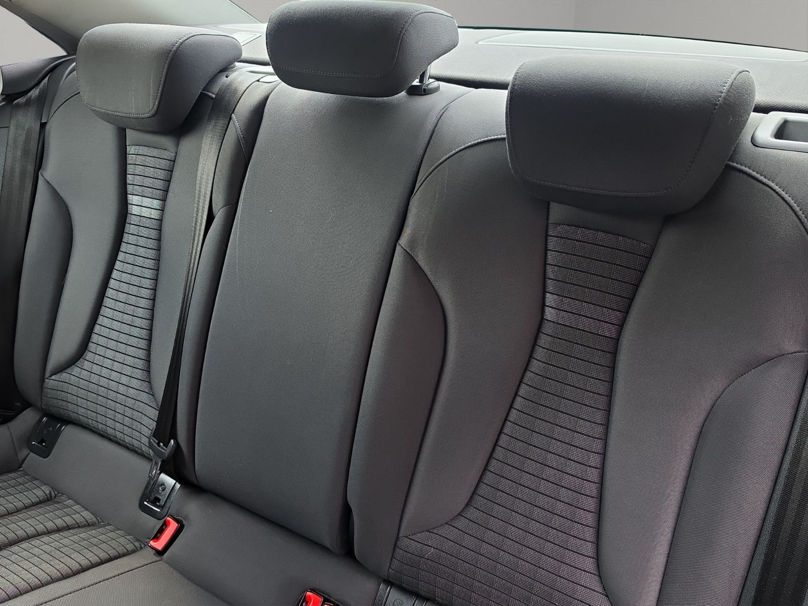 Fahrzeugabbildung Audi A3 Limousine ambition SERVICE TÜV NEU