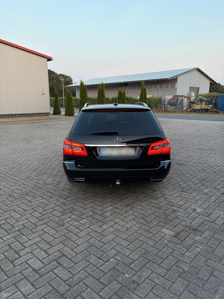Mercedes-Benz E220 2011 — photo 5