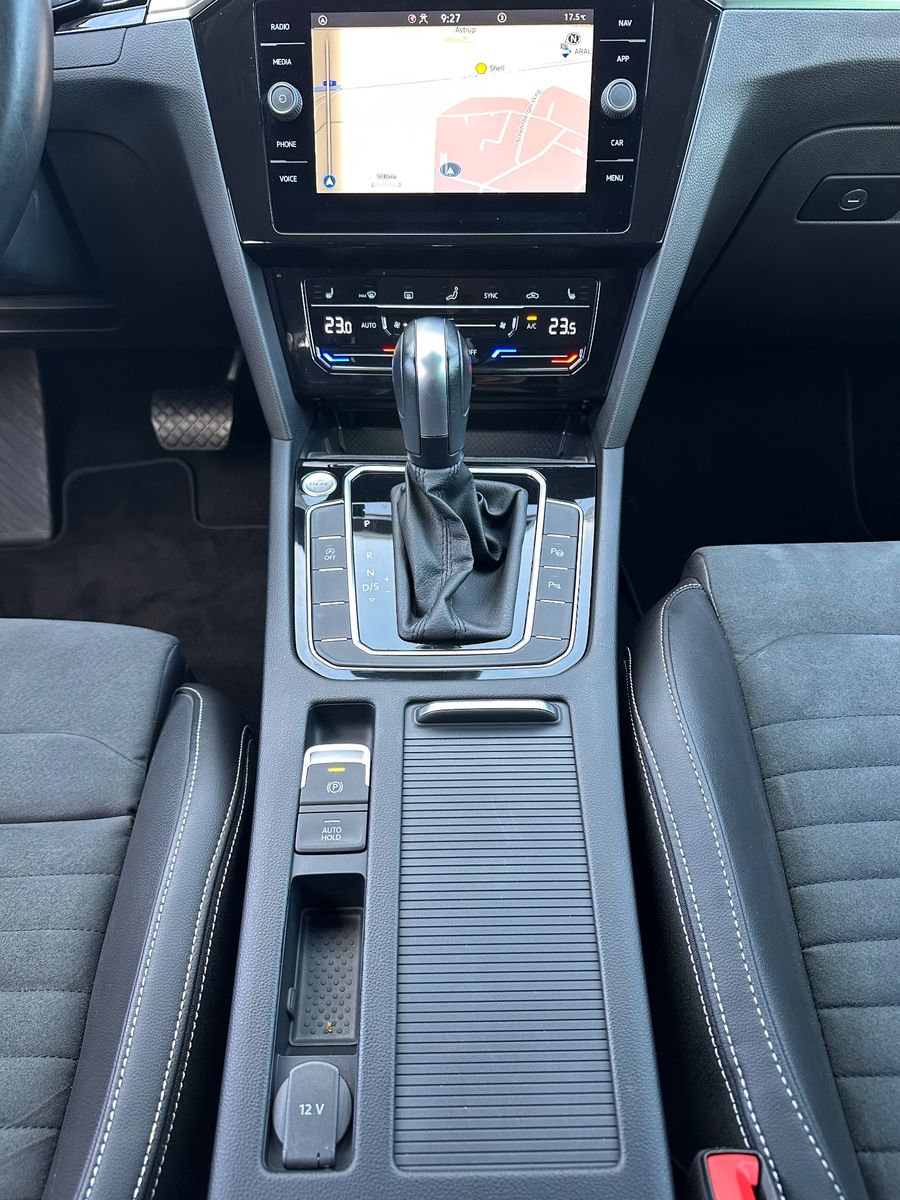 Fahrzeugabbildung Volkswagen Passat Variant 2.0 TDI DSG Elegance NAV+LED+PANO