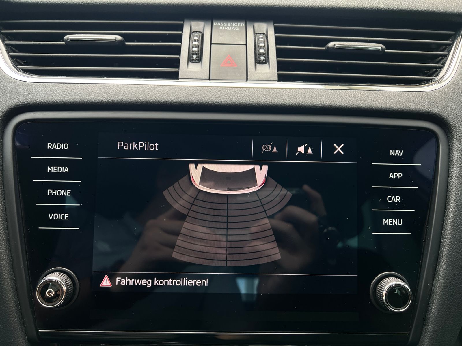 Fahrzeugabbildung SKODA Octavia III Combi Tour 2.0 TDI *AHK, Navi, 16''-