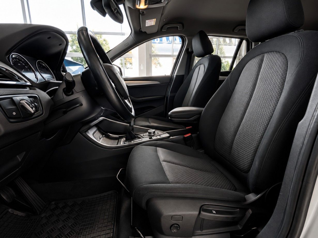 Fahrzeugabbildung BMW X1 18i LCI NAVI SHZ AHK PDC KLIMAAUT 8xALU