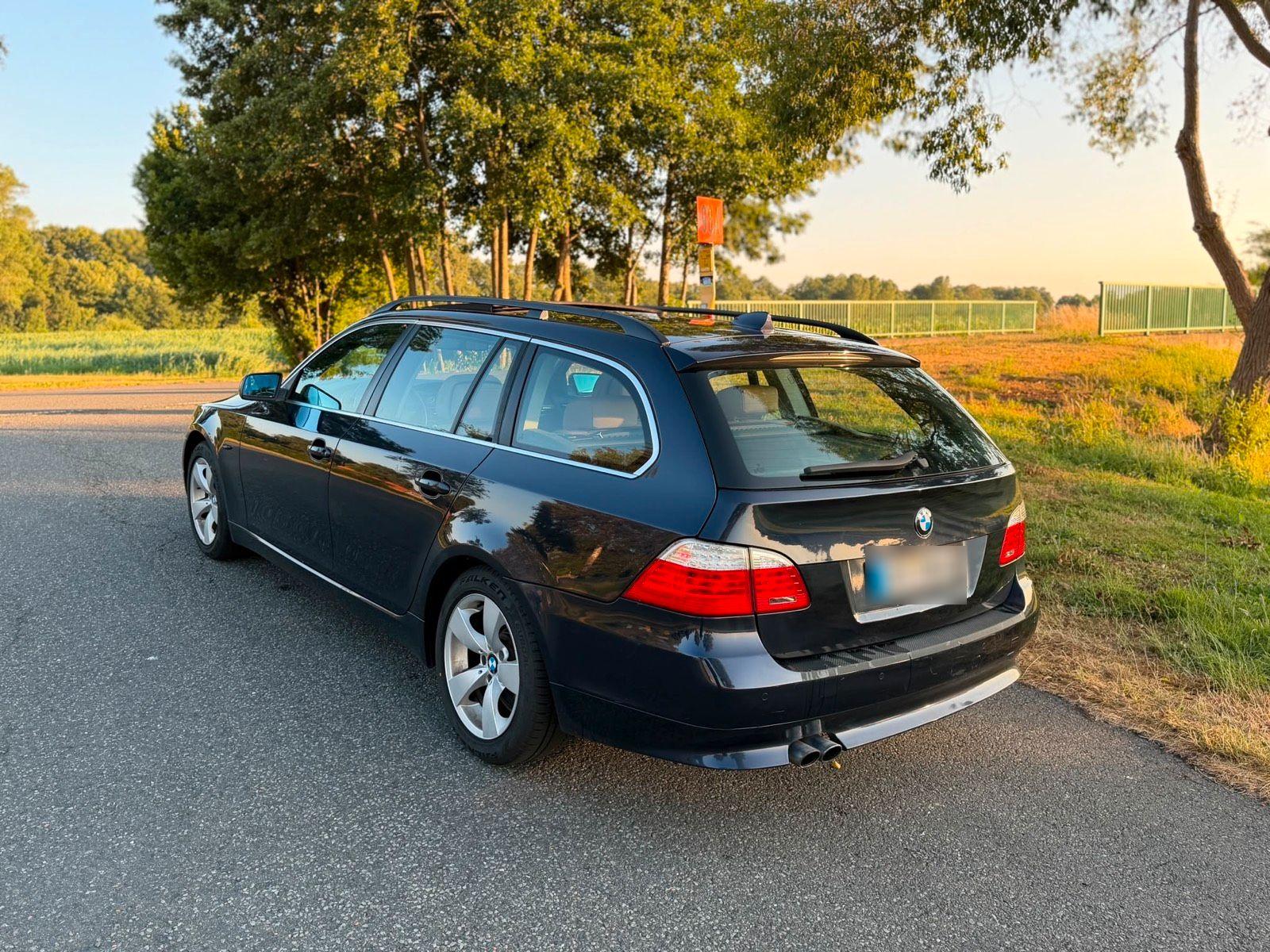 BMW 525 2008 — rear view