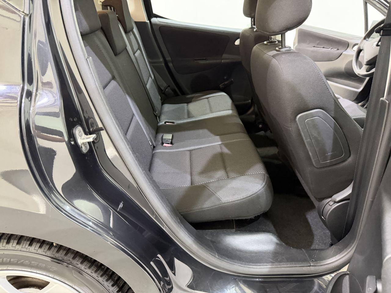 Peugeot 207 2010 — photo 32