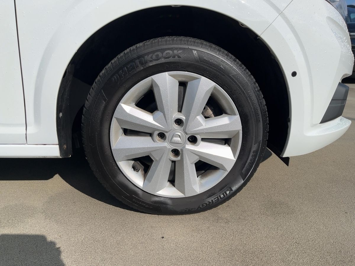 Fahrzeugabbildung Dacia Sandero Comfort TCe 90 (MY2021) ABS Fahrerairbag - mit KI generiert/bearbeitet
