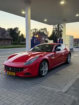 Ferrari FF 6,3 V12 4x4 - - Ferrari aus 2011