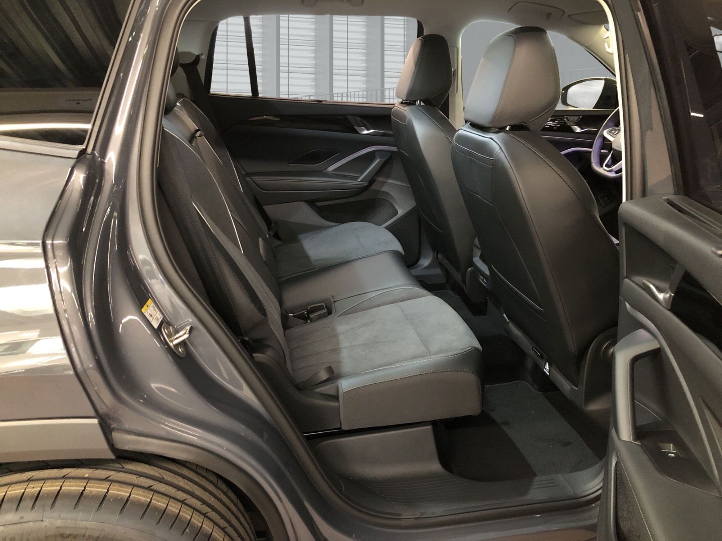Fahrzeugabbildung Volkswagen Tayron Elegance 2.0 TDI DSG 4Motion AD AHK-klapp