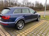 Audi Q7 3.0 TDI Allrad-7 Sitzer - S line  - Audi Q7 aus 2007: Line