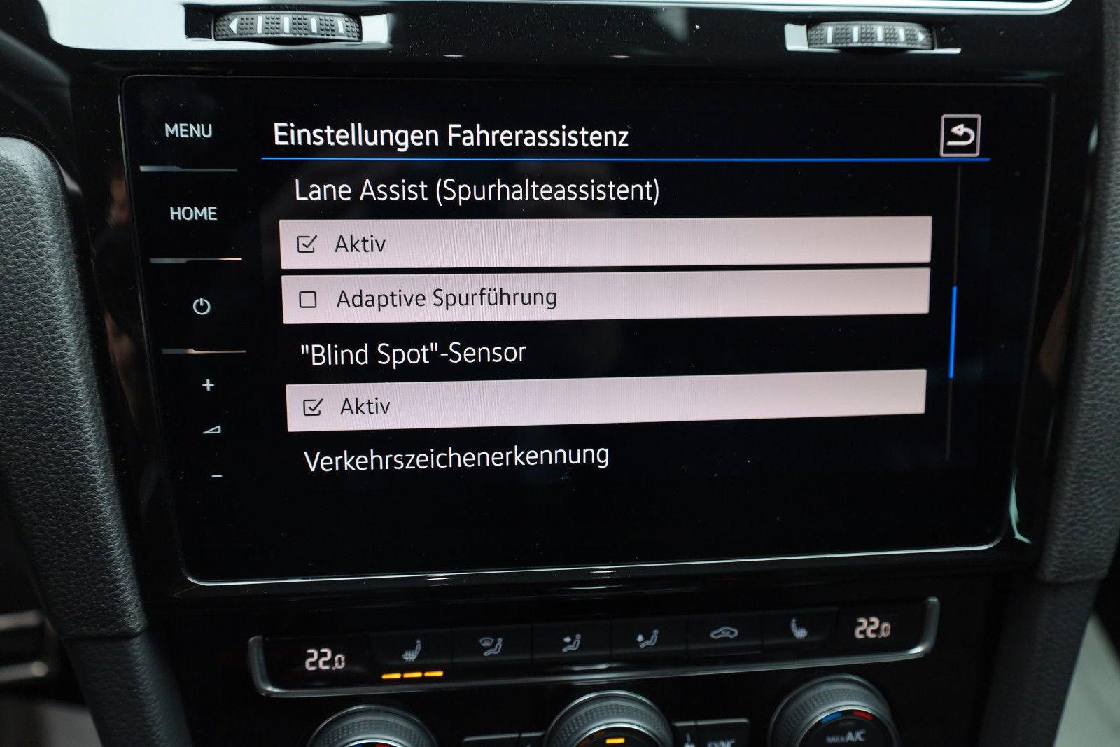 Fahrzeugabbildung Volkswagen Golf VII Lim. R 4M Navi,LED,PDC,Kamera,SH,SR+WR
