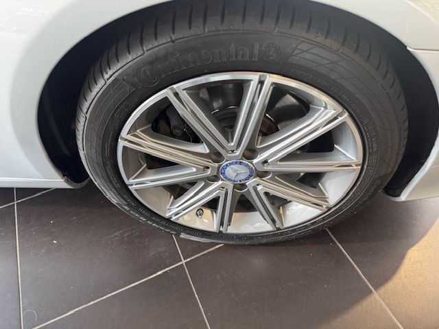 Fahrzeugabbildung Mercedes-Benz SLC 300 Roadster PANO NAVI ALU