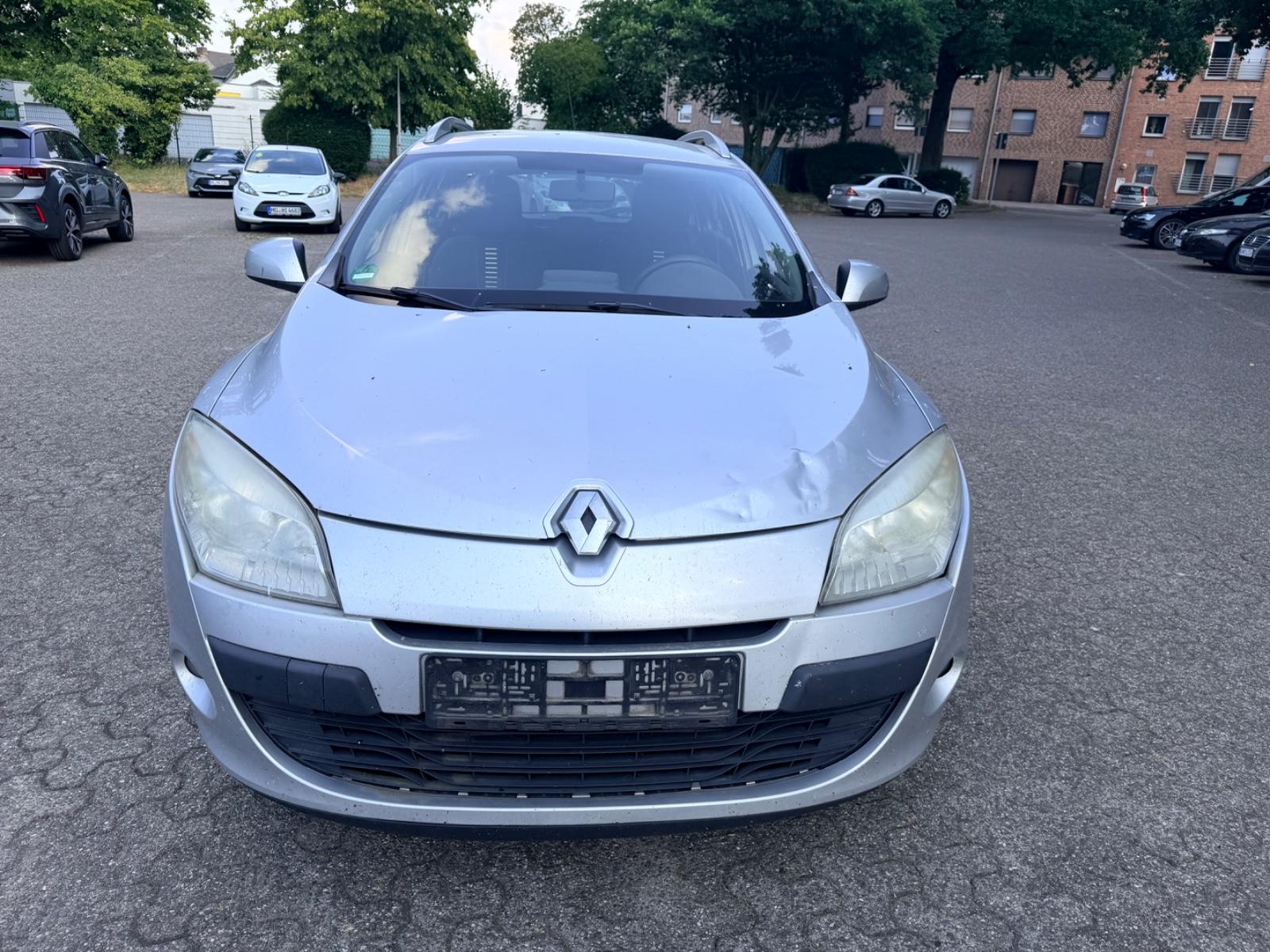 Renault Megane 2012 — rear view