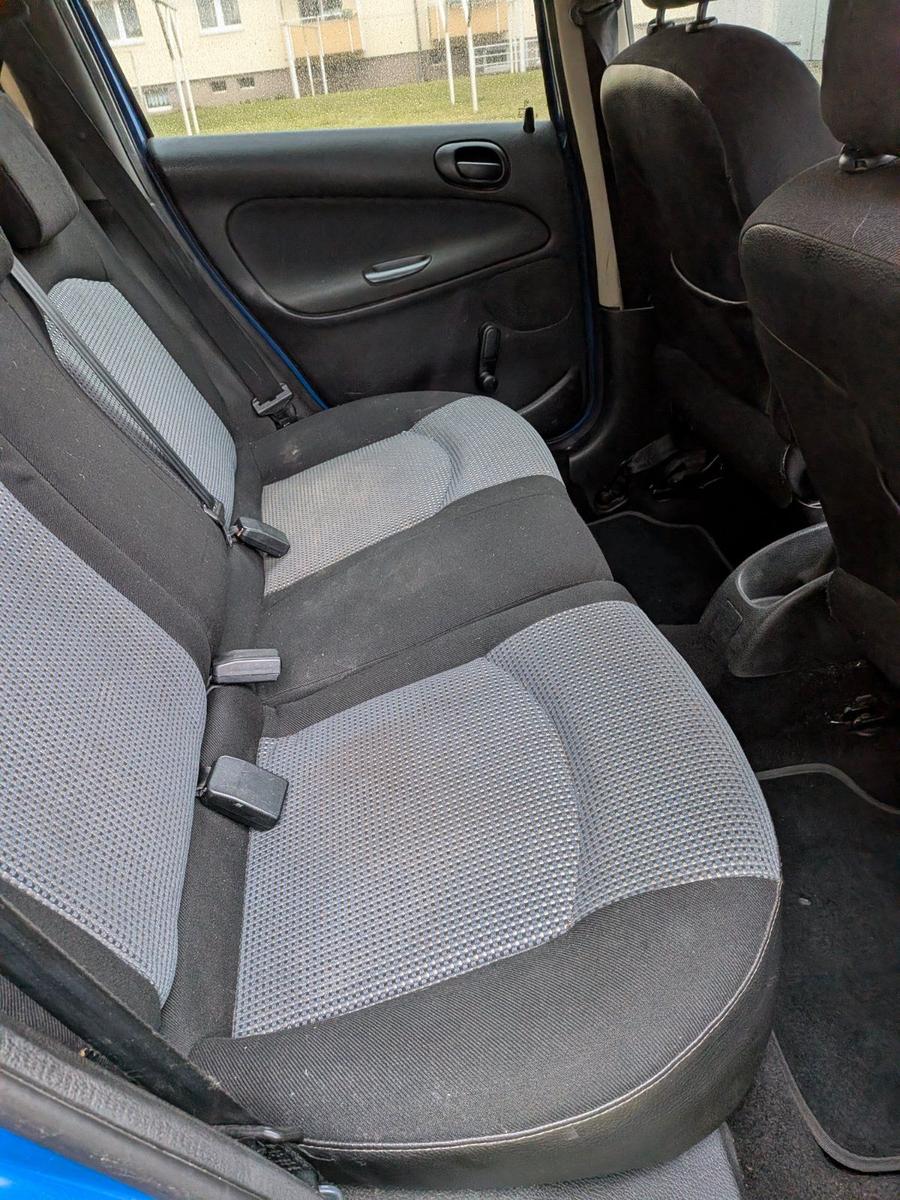 Peugeot  2004 — photo 8