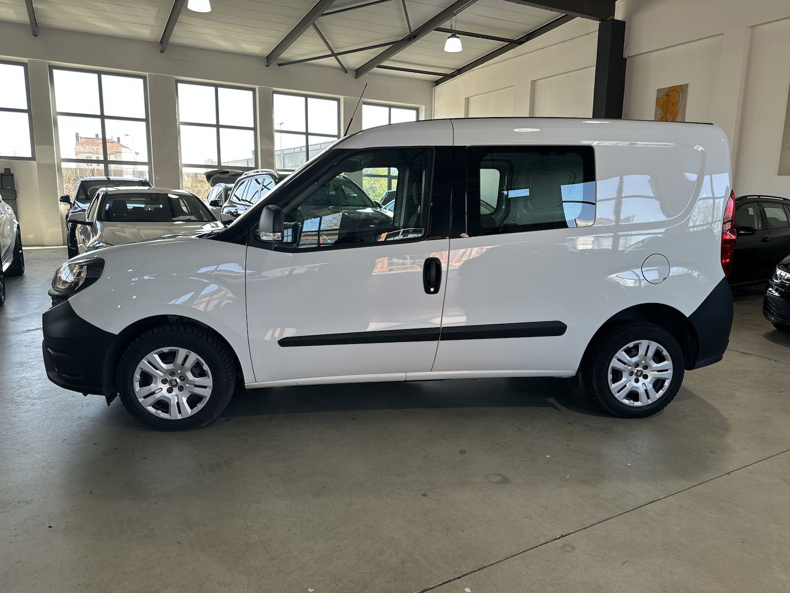 Fahrzeugabbildung Fiat Doblo Cargo 1.6 Multijet SX/Klima/PDC/Nav/Shz/BT