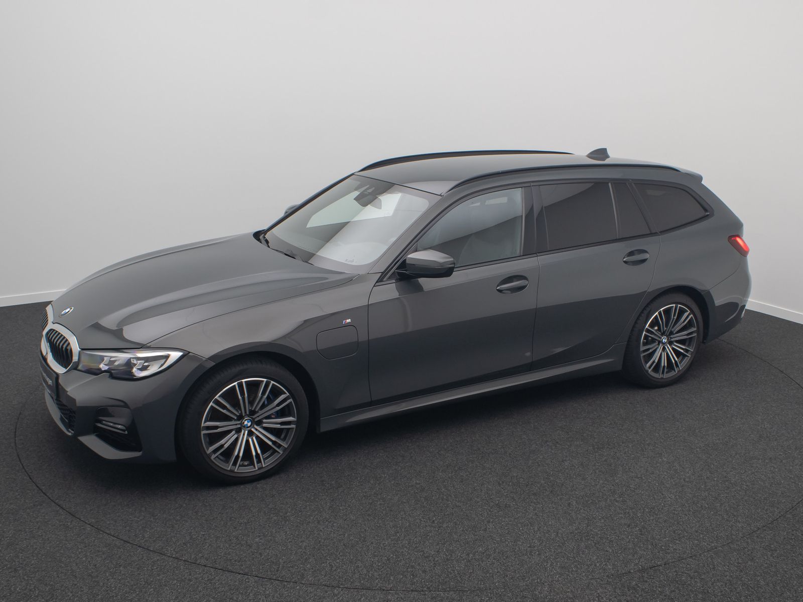 Fahrzeugabbildung BMW 330e M Sport DAB HiFi Komfort Individual 18Zoll