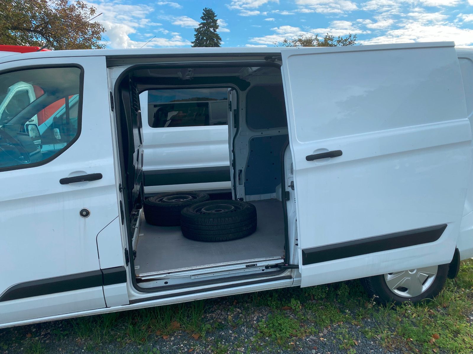 Fahrzeugabbildung Ford TransitCustomKasten 300L2Trend,AHK,2xSchieberen