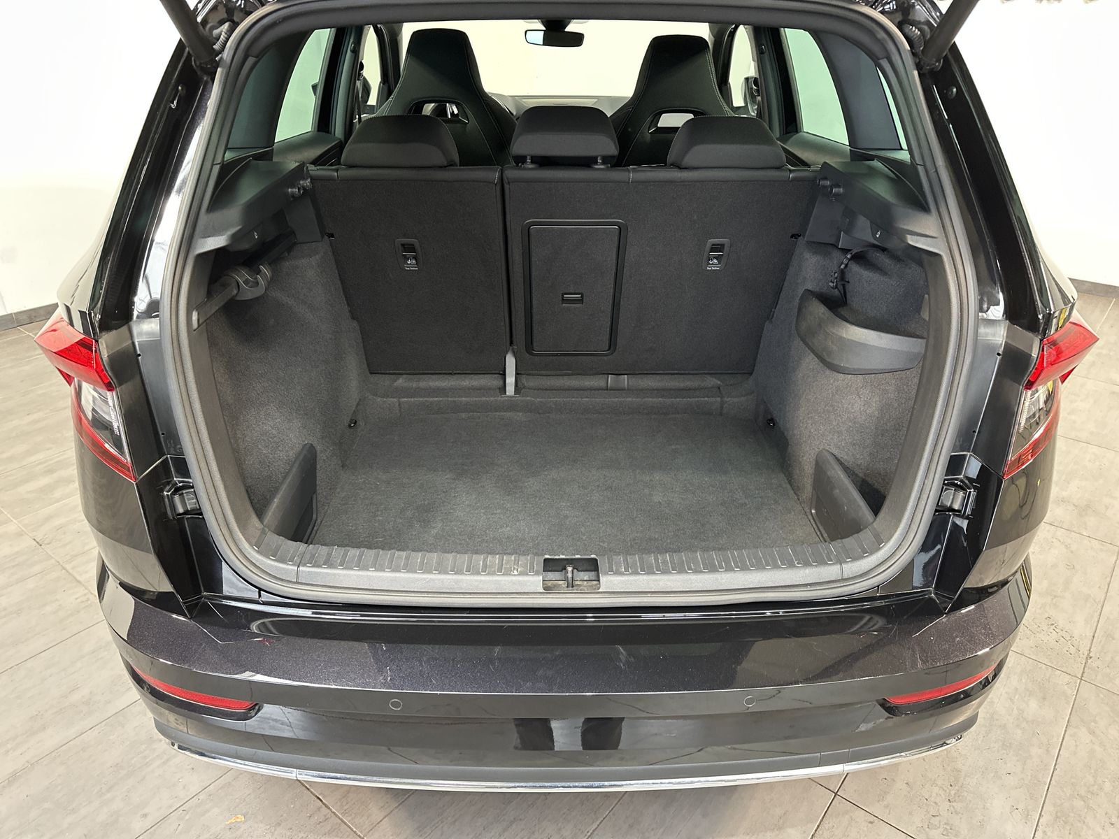 Fahrzeugabbildung SKODA Karoq 2.0 TDI Sportline NAV+LED+KAM+ACC+AHK+19ZO