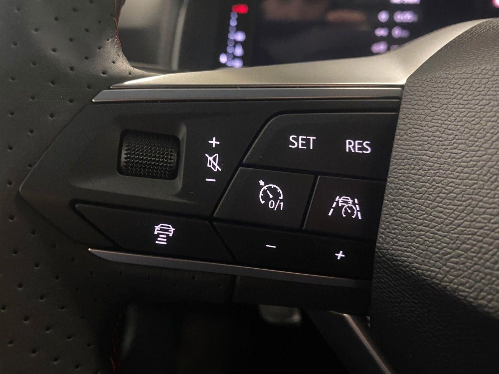 Fahrzeugabbildung SEAT Arona 1.5 TSI FR DSG GARANTIE 5+ACC+AHK+Spurwech