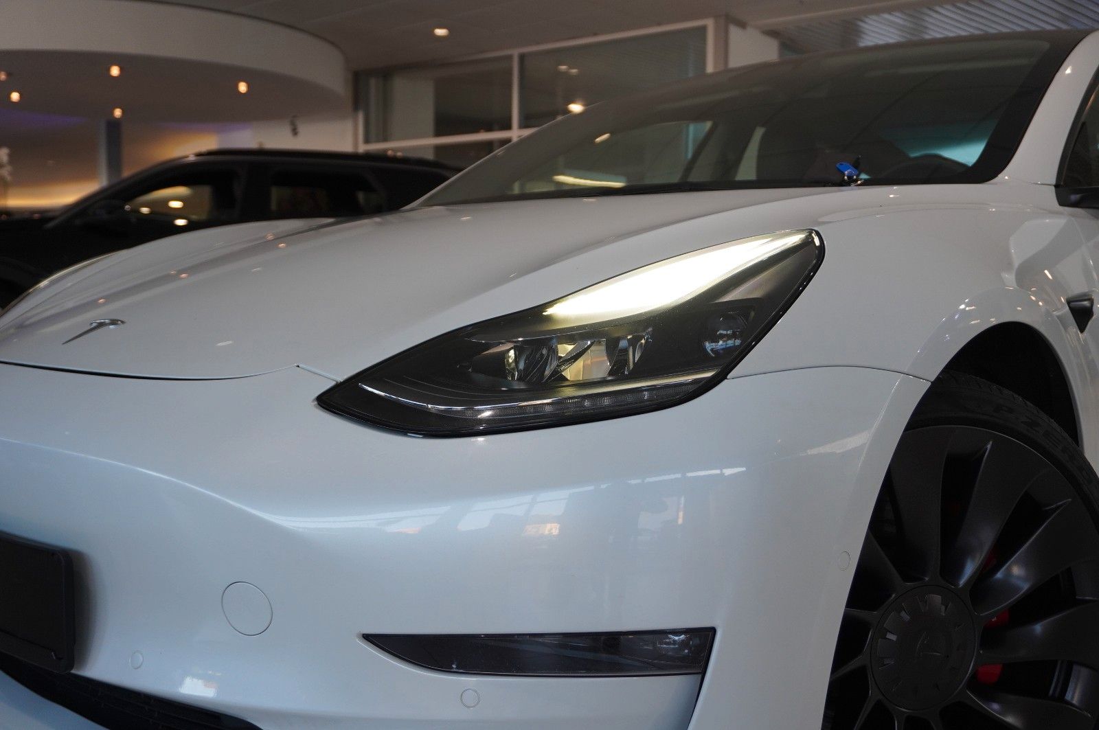 Fahrzeugabbildung Tesla Model 3 PERFORMANCE DUAL-MOTOR NAVI/LED/PILOT+