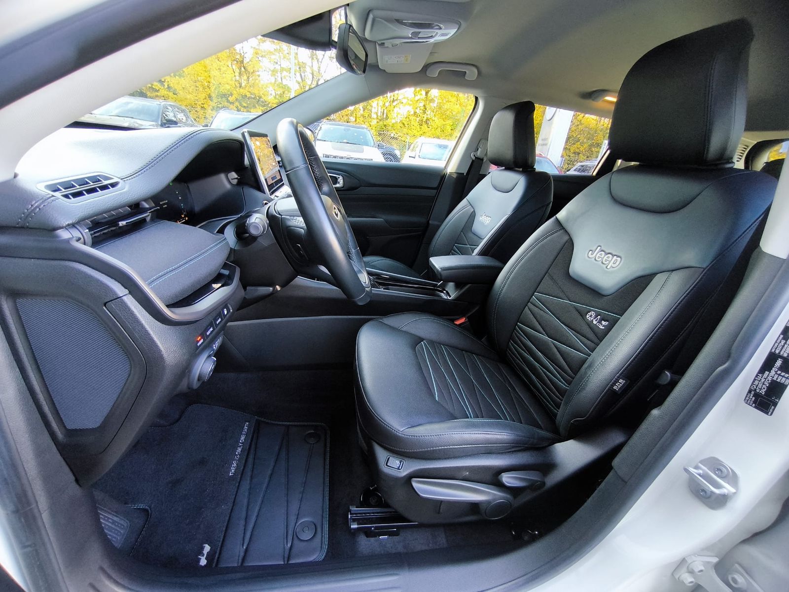 Fahrzeugabbildung Jeep Compass Upland 4WD PHEV VIRTU+NAVI+SHZ+KAM+ACC+