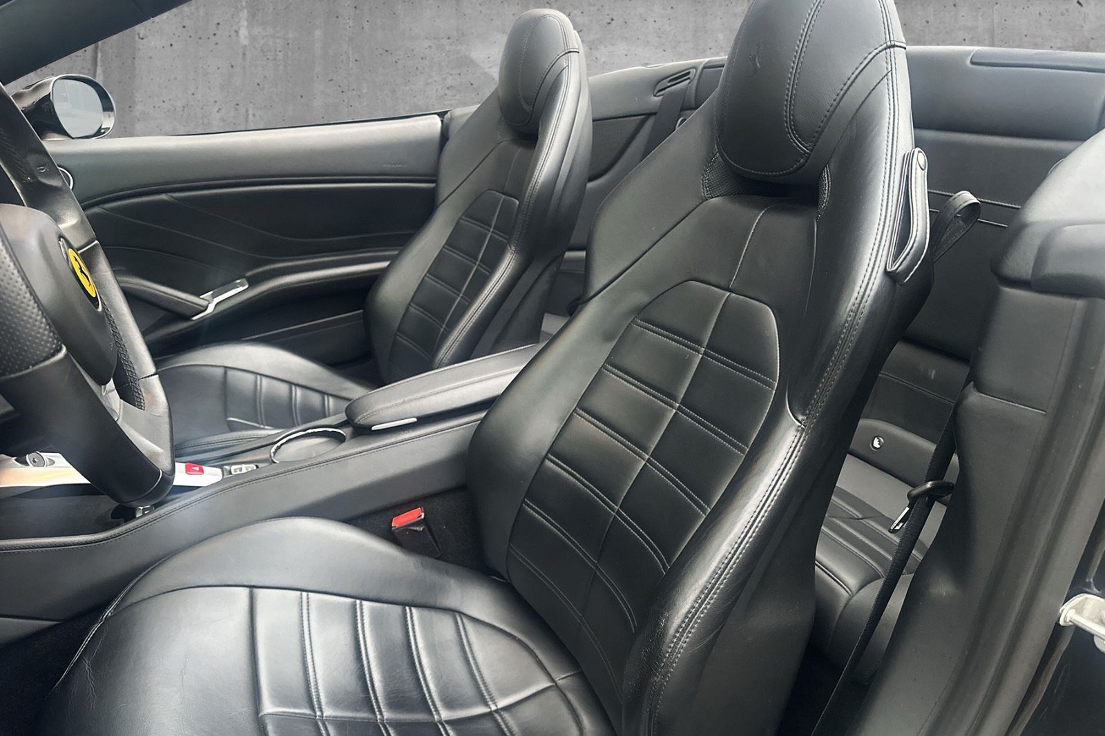 Fahrzeugabbildung Ferrari California T*All Black*