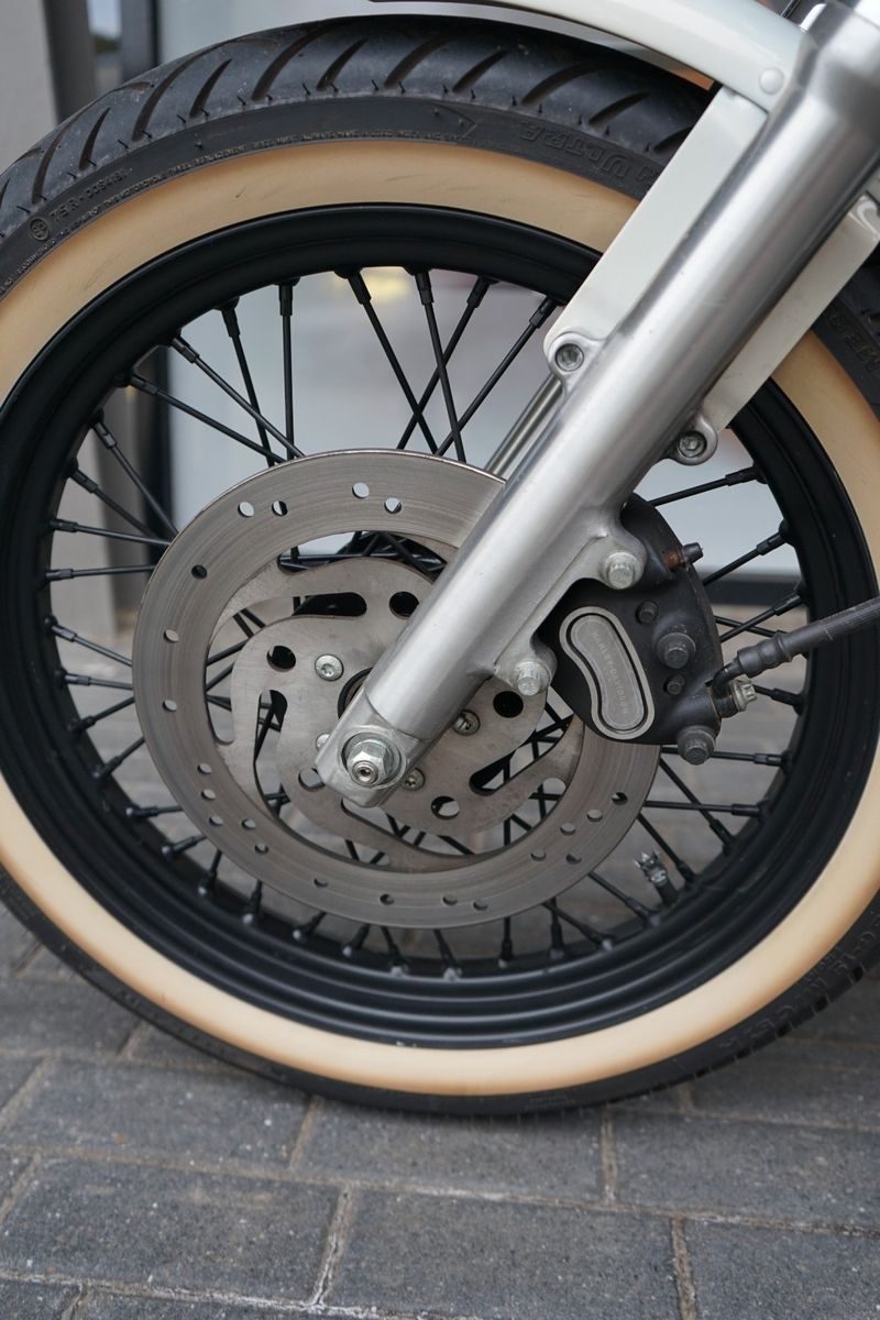 Fahrzeugabbildung Harley-Davidson Sportster XLH 883 Hugger-Weiß-Wenig KM-Neuwertig