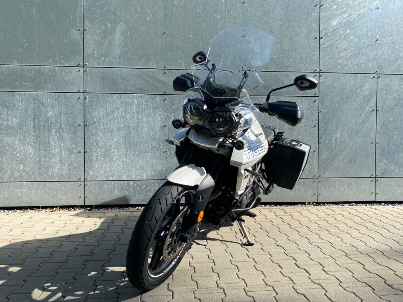 Fahrzeugabbildung Triumph Tiger XRX 800 Wilbers Tieferlegung Seitenkoffer