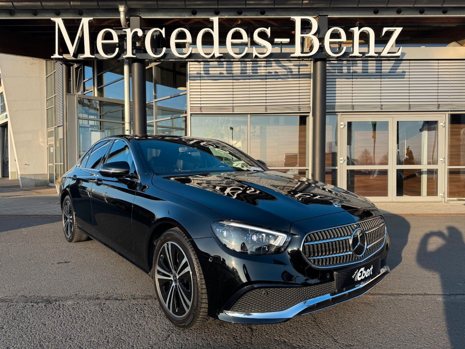 Fahrzeugabbildung Mercedes-Benz E 220d Avantgarde+Pano+AHK+DistrPlus+MultiBeam+