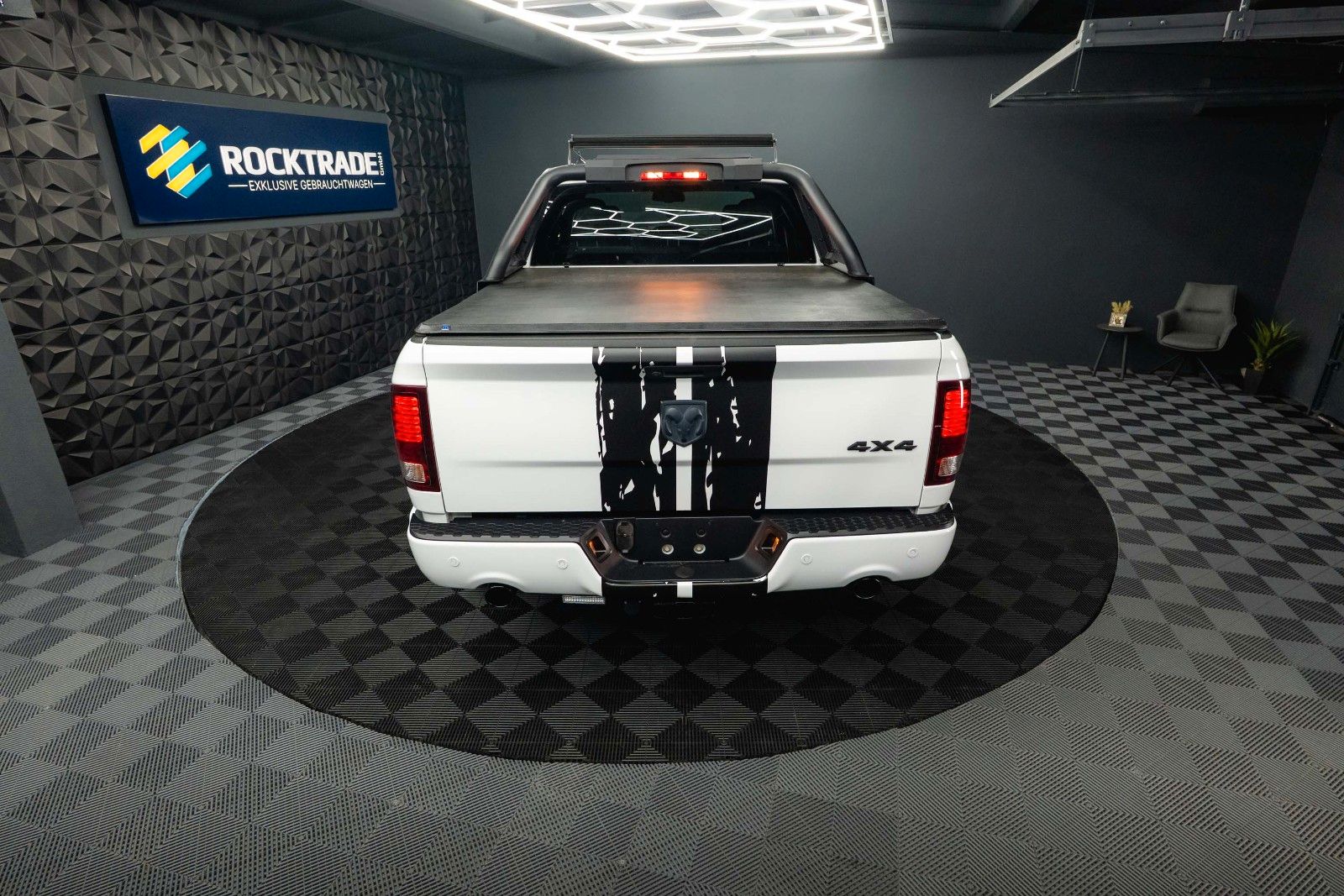Fahrzeugabbildung Dodge RAM 5.7 V8 HEMI 4x4 OFFROAD Night-Paket *LED*19%