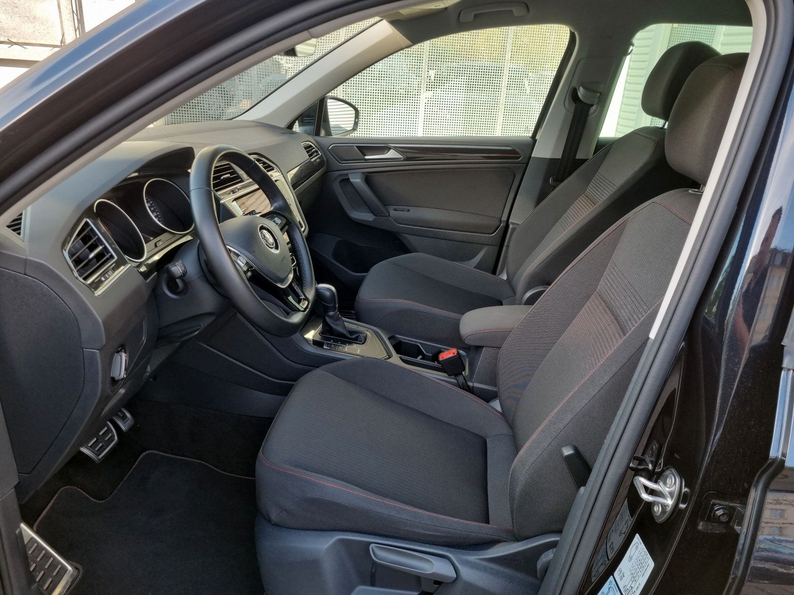 Fahrzeugabbildung Volkswagen Tiguan 1.4 TSI DSG Sound LED NAVI eKLAPPE