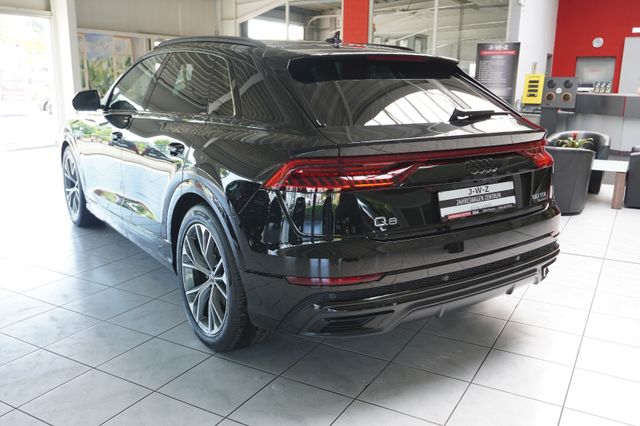 Audi - Q8