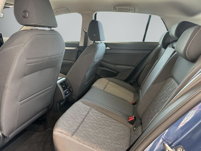 Volkswagen Golf VIII 1.5TSI Life AHK Rkam Keyless HuD Navi