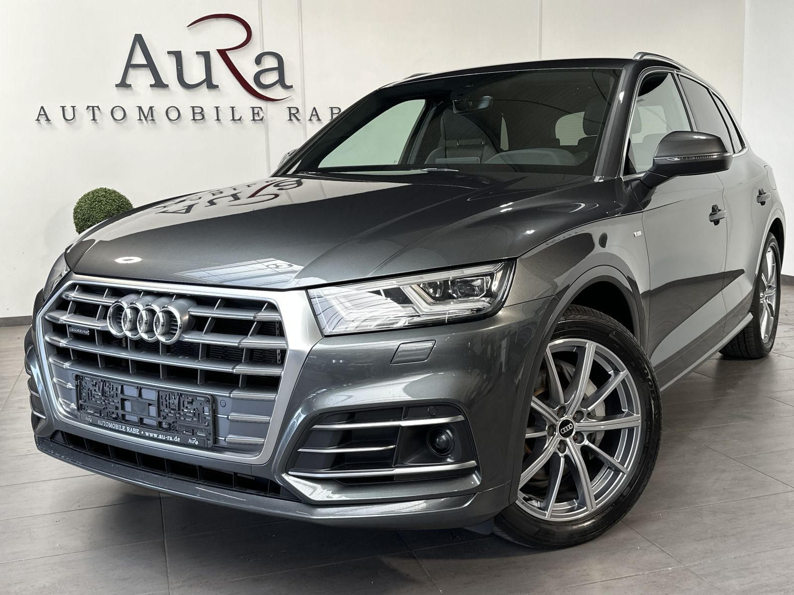 Fahrzeugabbildung Audi Q5 50 TFSI e Quattro S-Line NAV+LED+LUFTFAHRWERK