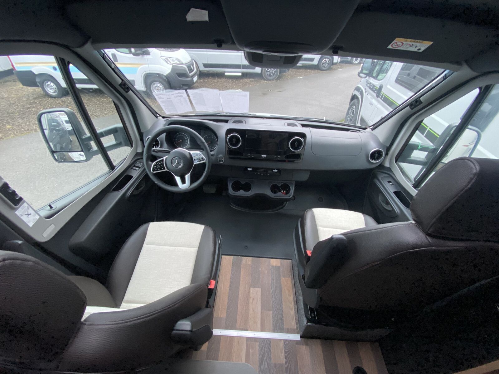 Fahrzeugabbildung Weinsberg CaraCompact Suite MB EDITION PEPPER 640 MEG 24er