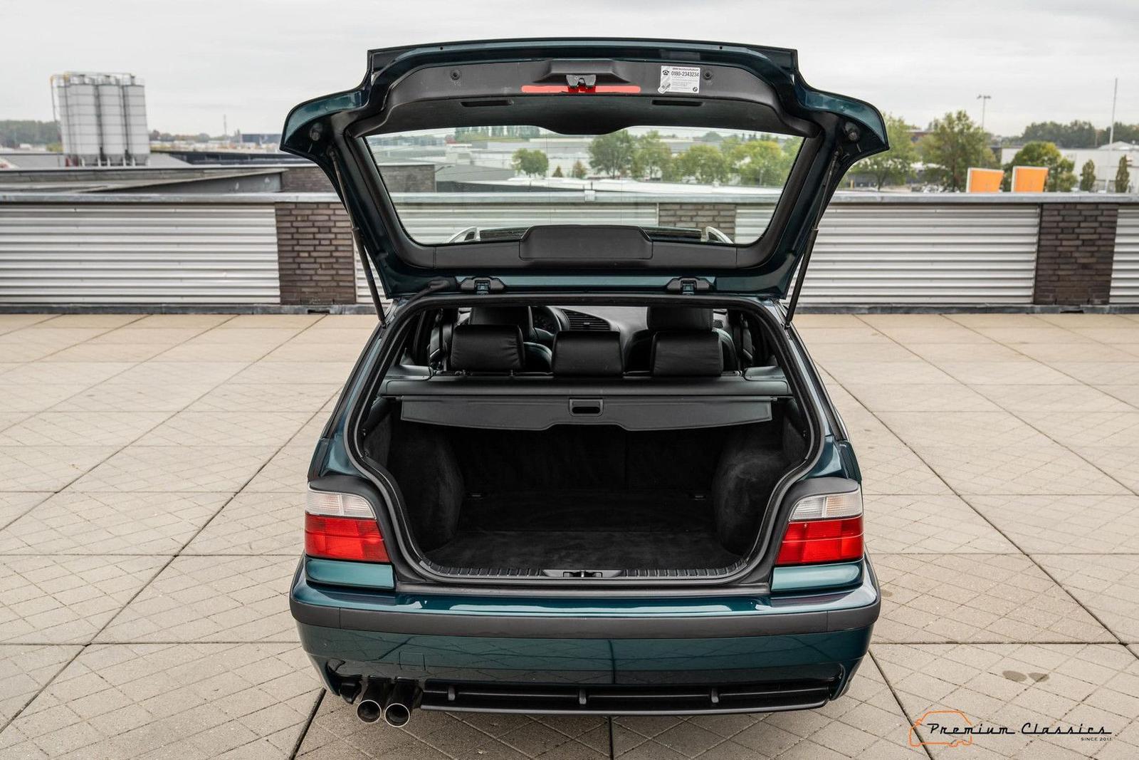 BMW M3 E36 Touring 286ch - Projet unique - Toit ouvrant - Entièrement restauré