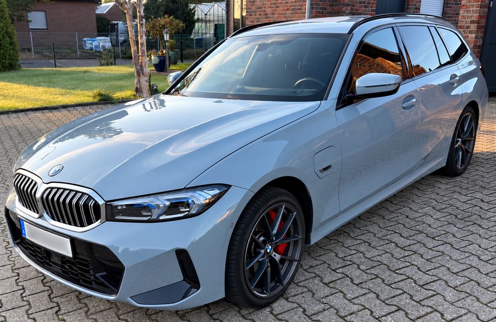 Image of BMW 330