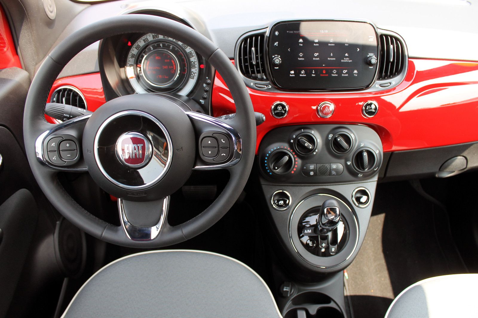 Fahrzeugabbildung Fiat 500 1.2 8V Dualogic LOUNGE Dolce Vita Navigation