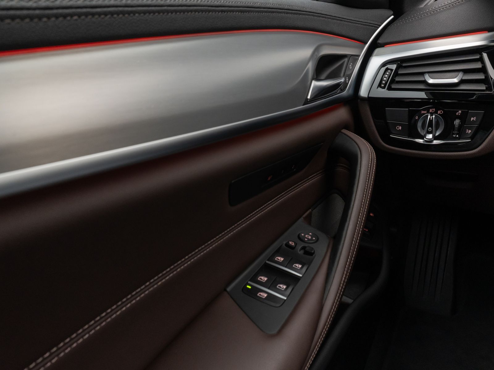 Fahrzeugabbildung BMW 530e LuxuryLine Kamera Laser HUD DAB H/K Komfort